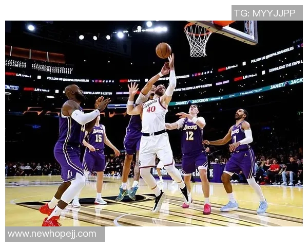 湖人对决快船精彩录像回顾分析全场亮点与关键时刻一网打尽